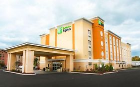 Holiday Inn Express North Toledo