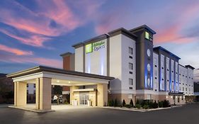 Holiday Inn Express North Toledo